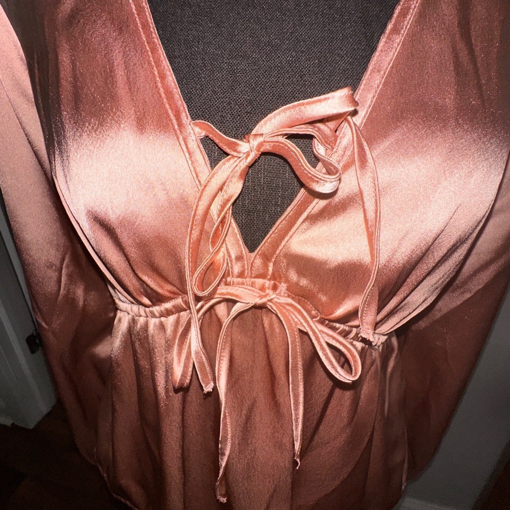 Abercrombie & Fitch Rose Gold Satin Tie Front Peplum Top Long Sleeve XS - Picture 4 of 7